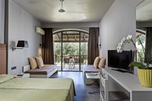 1 bedroom, in-room safe, desk, free WiFi