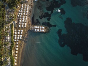 On the beach, sun loungers, beach umbrellas, beach towels - Aeolos Beach Resort All Inclusive (Corfu)