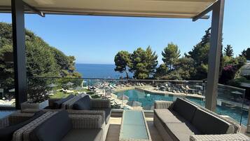 4 bars/lounges, poolside bar, beach bar