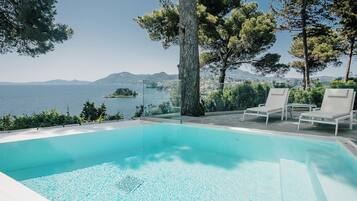 Premium Family Bungalow with private pool Sea & Mouse Island view | Terrasse/Patio