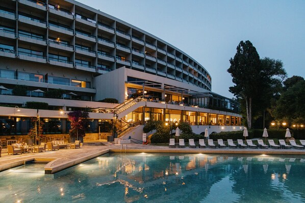 Indoor pool, seasonal outdoor pool, pool umbrellas, sun loungers