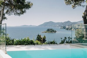 Premium Family Bungalow with private pool Sea & Mouse Island view | Terrasse/Patio