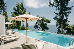 Superior Bungalow with Sharing Pool Sea View / Mouse Island View | Vista dalla camera