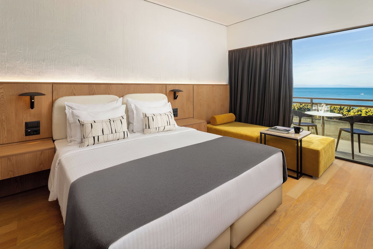 New Executive Sea / Mouse Island View | In-room safe, blackout drapes, soundproofing, iron/ironing board