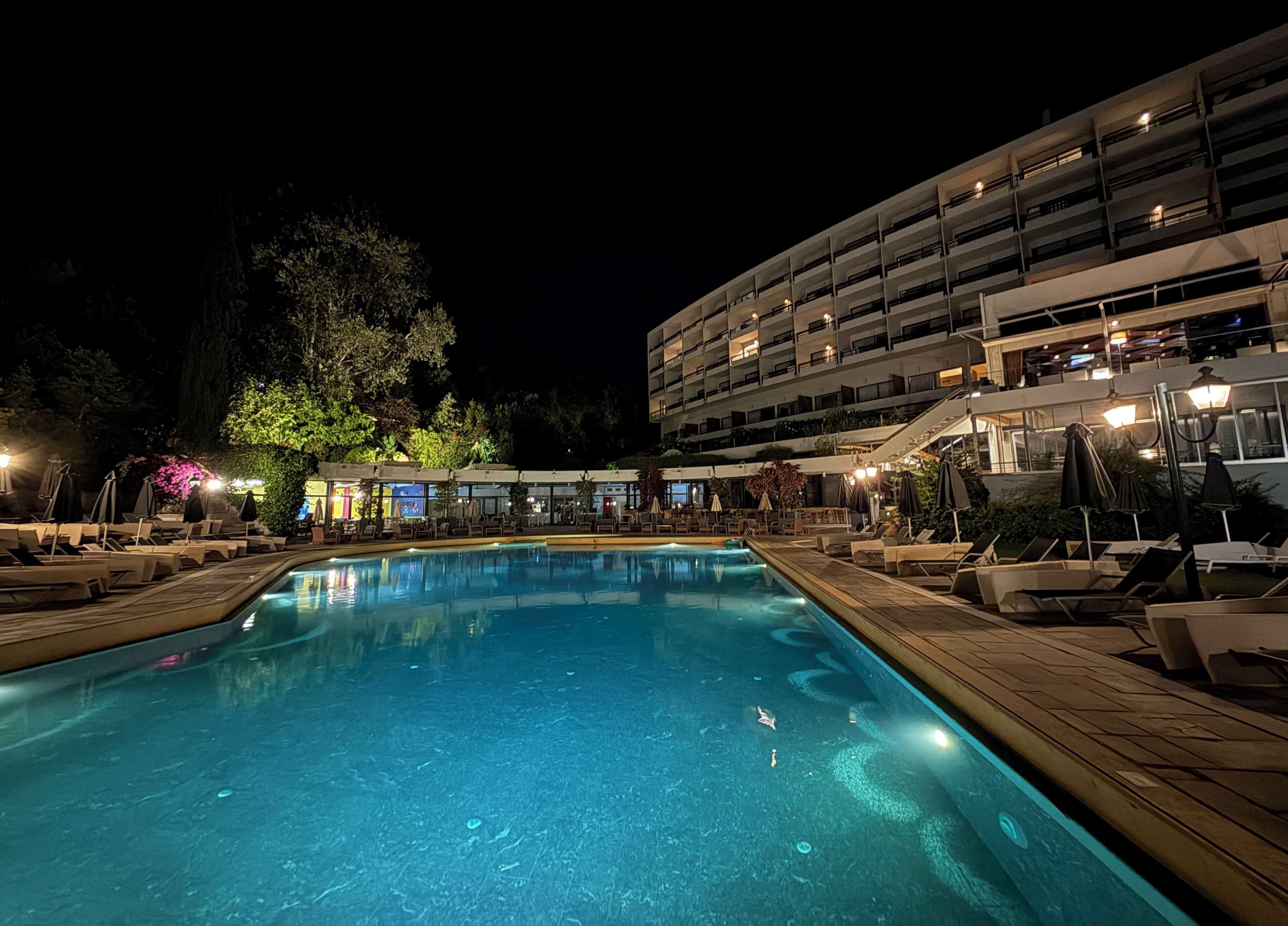 Indoor pool, seasonal outdoor pool, pool umbrellas, pool loungers