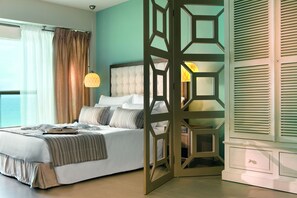 Junior Suite, Sea View | 1 bedroom, minibar, in-room safe, blackout drapes
