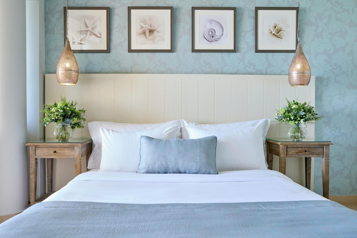 Junior Suite, Sea View | 1 bedroom, minibar, in-room safe, blackout drapes