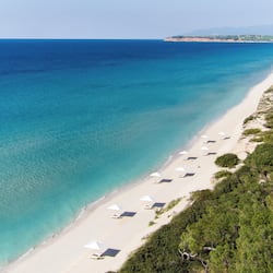 Playa privada, sombrillas, toallas de playa, masajes en la playa