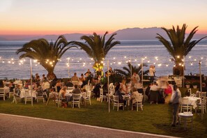 3 restaurantes; se sirven desayunos 