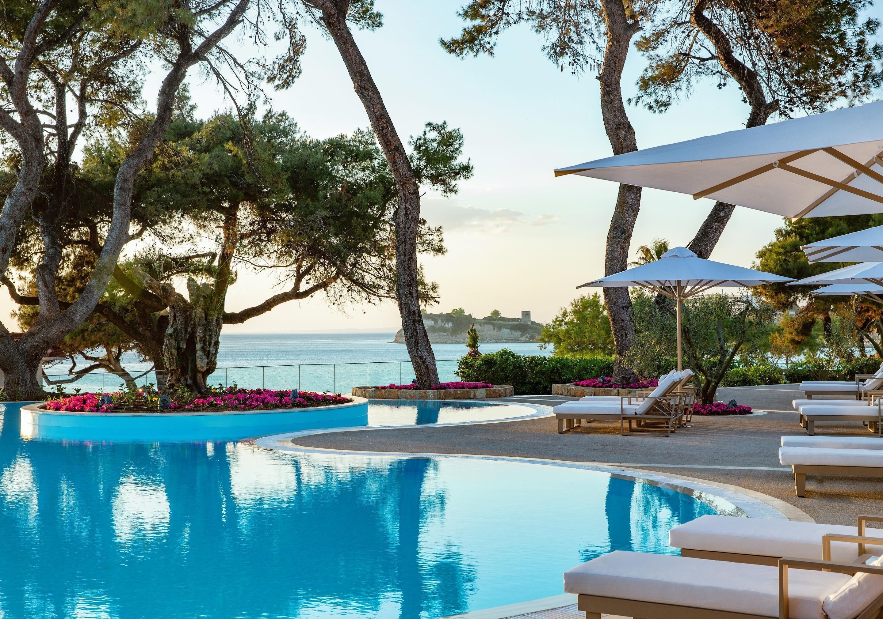 Sesongbasert utendørsbasseng og bassengparasoller