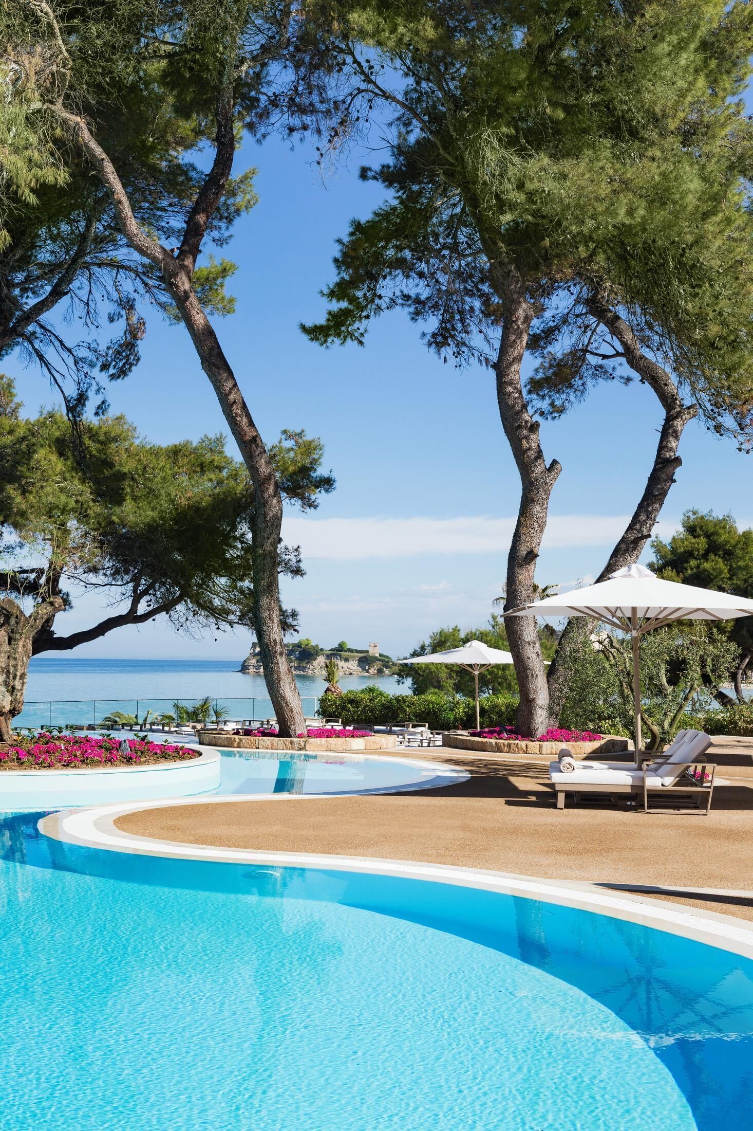 seasonal outdoor pool, pool umbrellas
