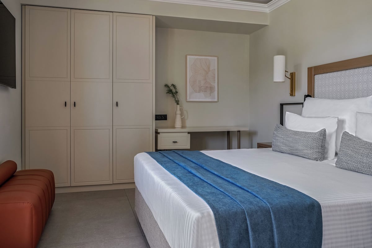 Signature Suite, Private Pool | 1 bedroom, in-room safe, free WiFi, bed sheets