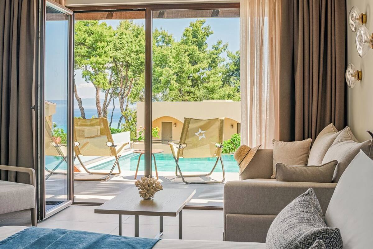 Elegance Suite Private Pool | Brankas, Wi-Fi gratis, dan seprai linen