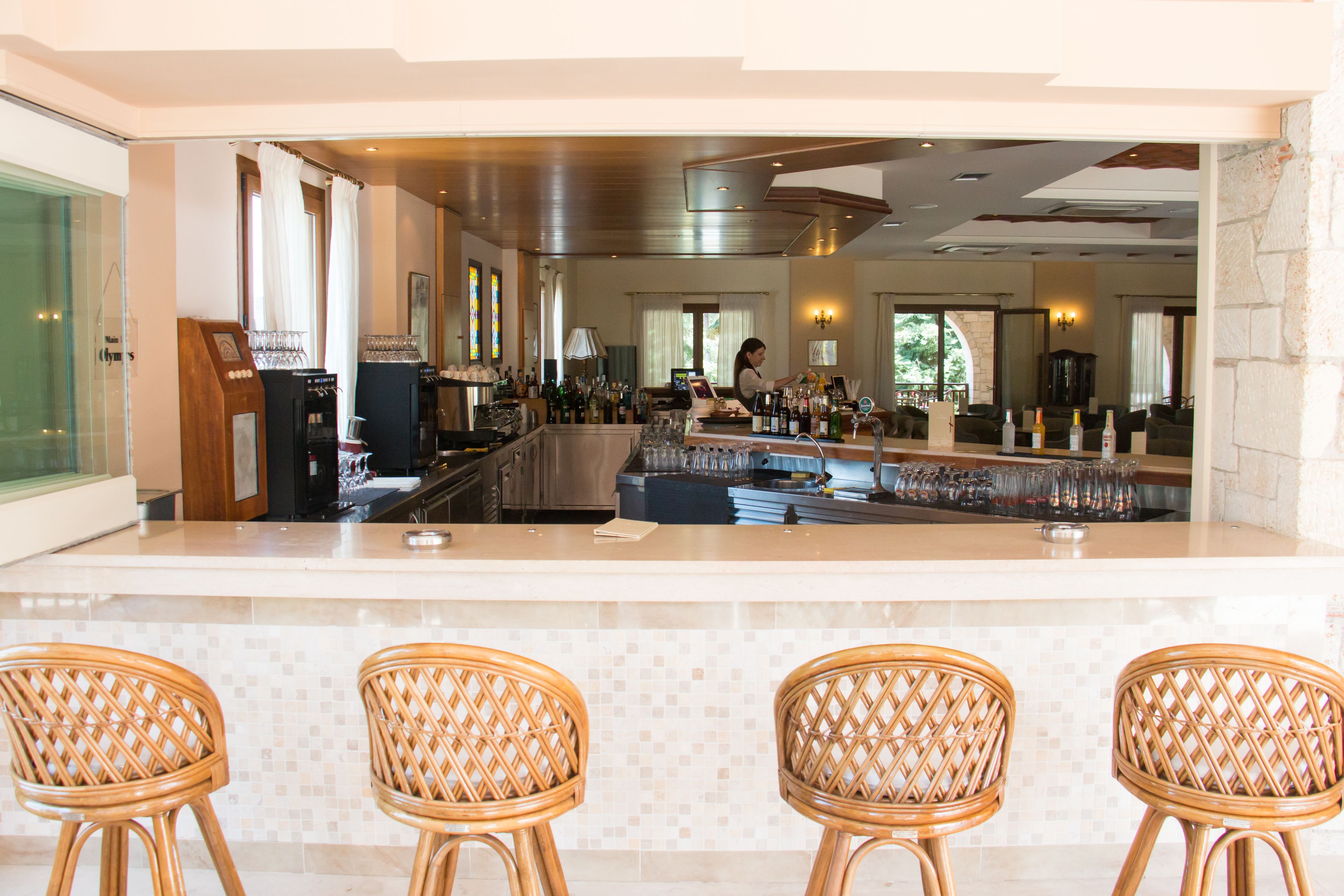 5 bars/lounges, 3 poolside bars, beach bar