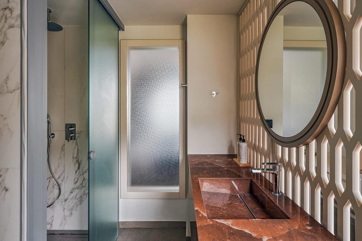 Deluxe Double Room, Sea View | 1 bedroom, in-room safe, free WiFi, bed sheets