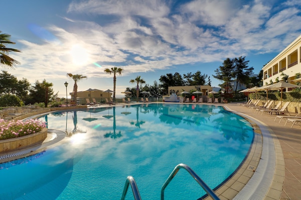 Indoor pool, 9 outdoor pools, pool umbrellas, sun loungers