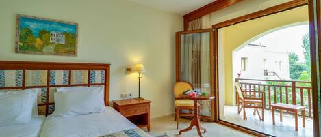Double Room, Pool View | 1 bedroom, in-room safe, free WiFi, bed sheets
