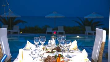 4 restauranter, frokost og middag serveres, middelhavsretter