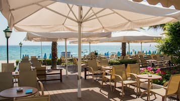 4 restaurantes, café da manhã, culinária mediterrânea