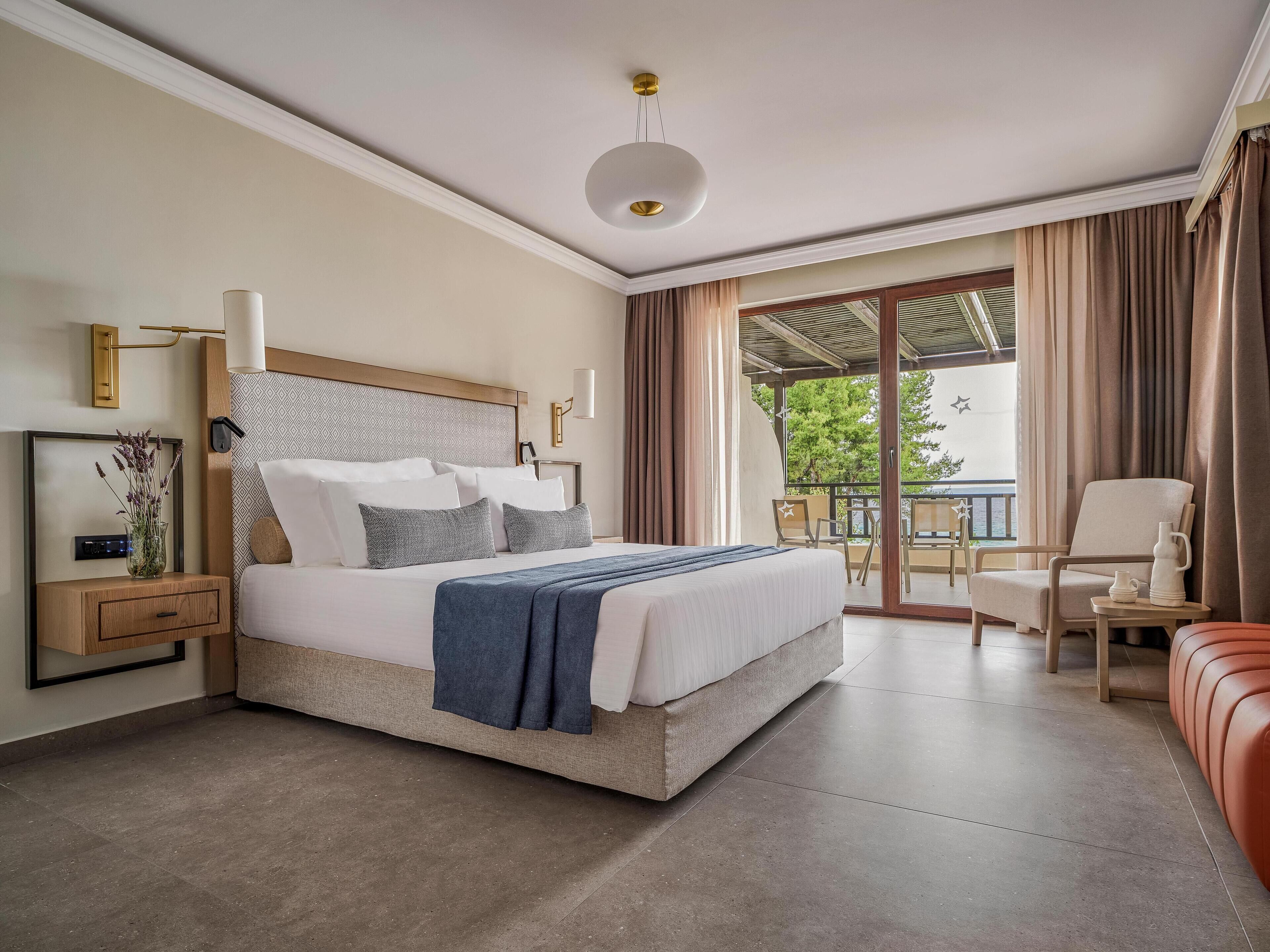 Deluxe Double Room, Sea View | In-room safe, free WiFi, bed sheets, wheelchair access