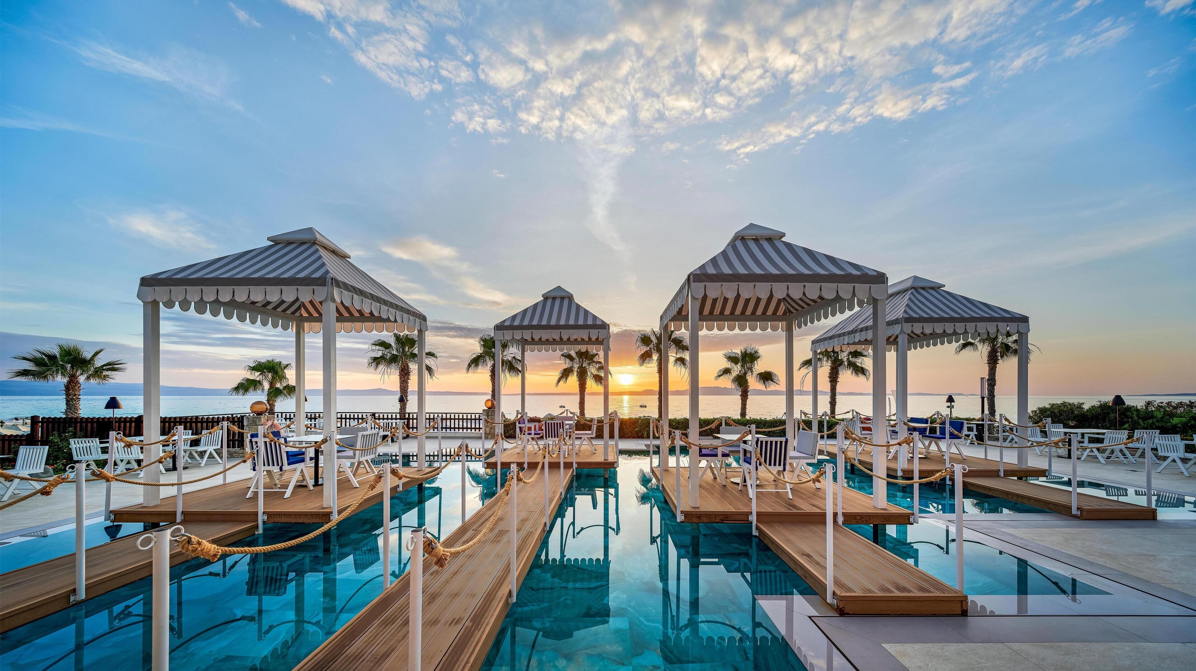 4 restaurants, serveren ontbijt, diner, Mediterrane gerechten