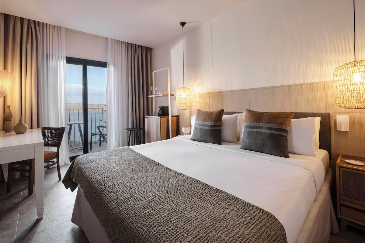 Room, 1 Queen Bed (Sapphire Cozy Nest) | 고급 침구, 객실 내 금고, 무료 WiFi, 침대 시트