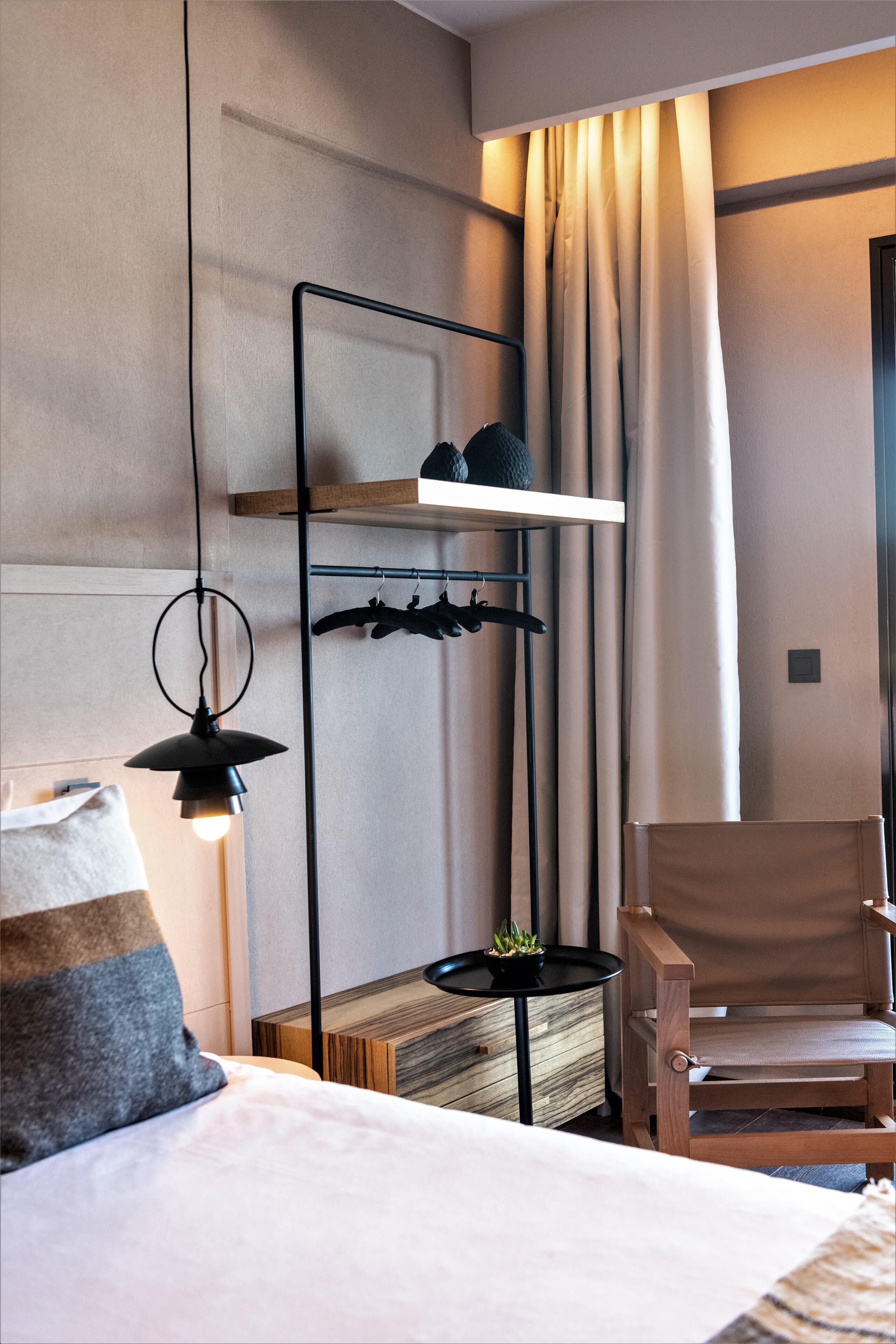 أغطية فراش متميزة وخزنة داخل الغرفة وواي فاي مجانًا وملاءات أسرّة