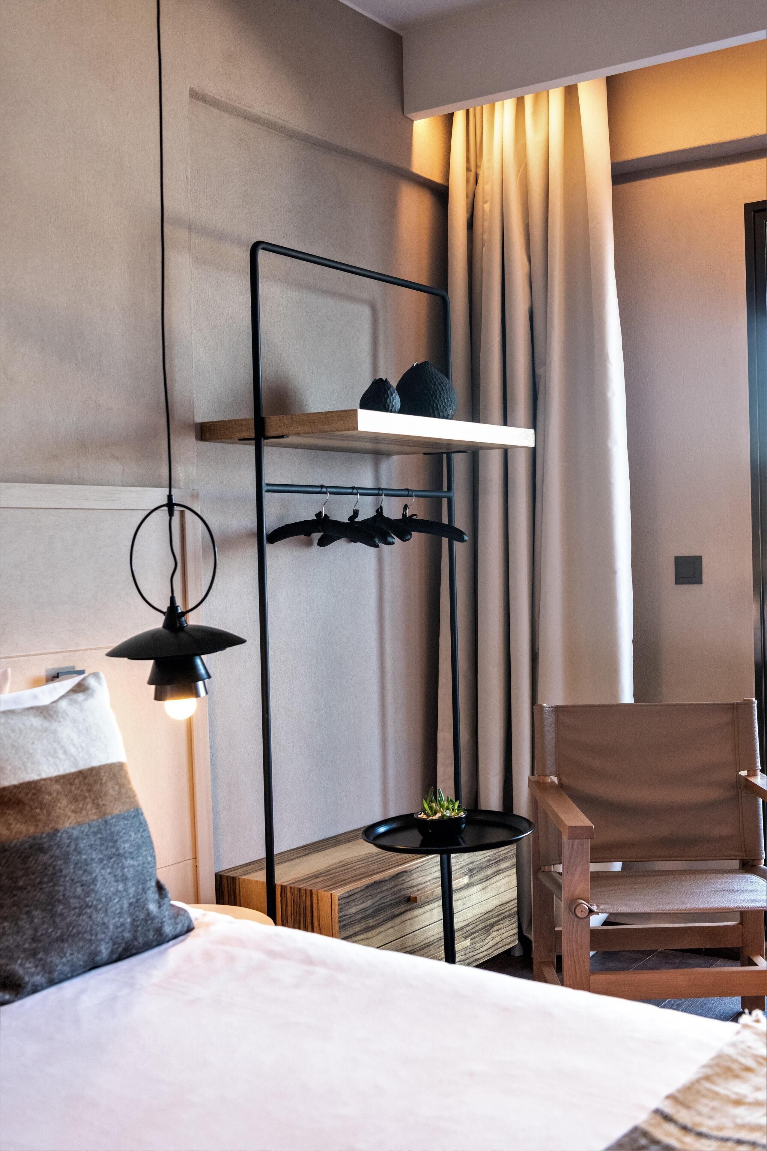 أغطية فراش متميزة وخزنة داخل الغرفة وواي فاي مجانًا وملاءات أسرّة