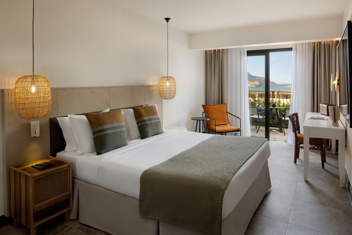 Sapphire Cozy Suite, private pool | Peralatan tempat tidur premium, peti besi dalam bilik, Wi-fi percuma 
