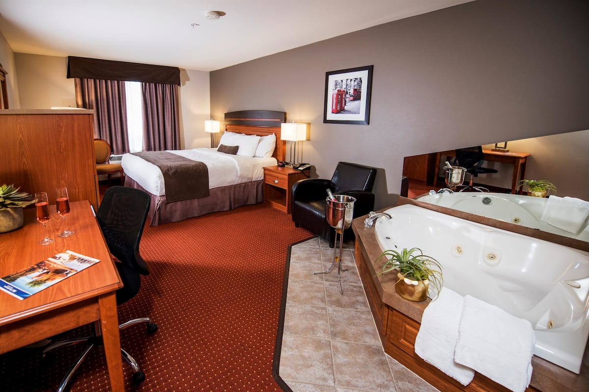 Standard Room, 1 King Bed, Non Smoking, Jetted Tub