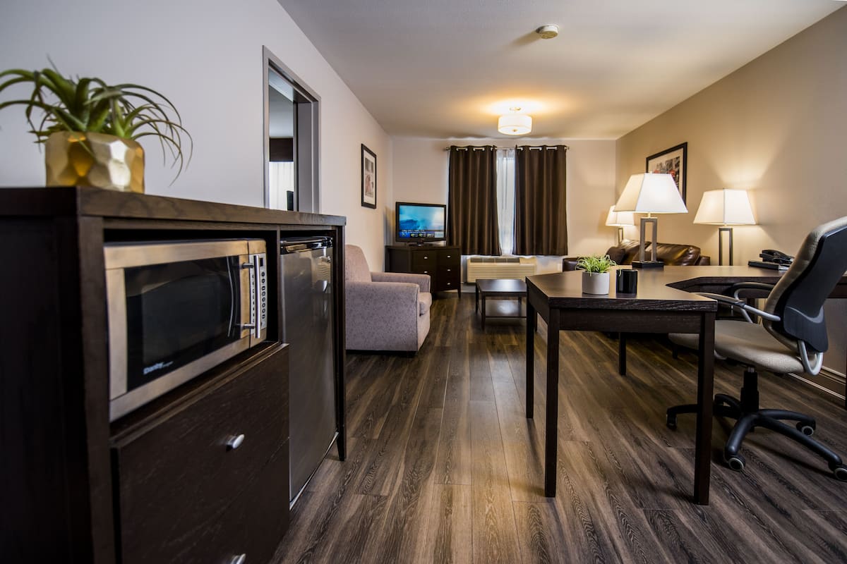 suite, 1 king bed, non smoking, refrigerator & microwave | in-room safe, desk, iron/ironing board, free wifi