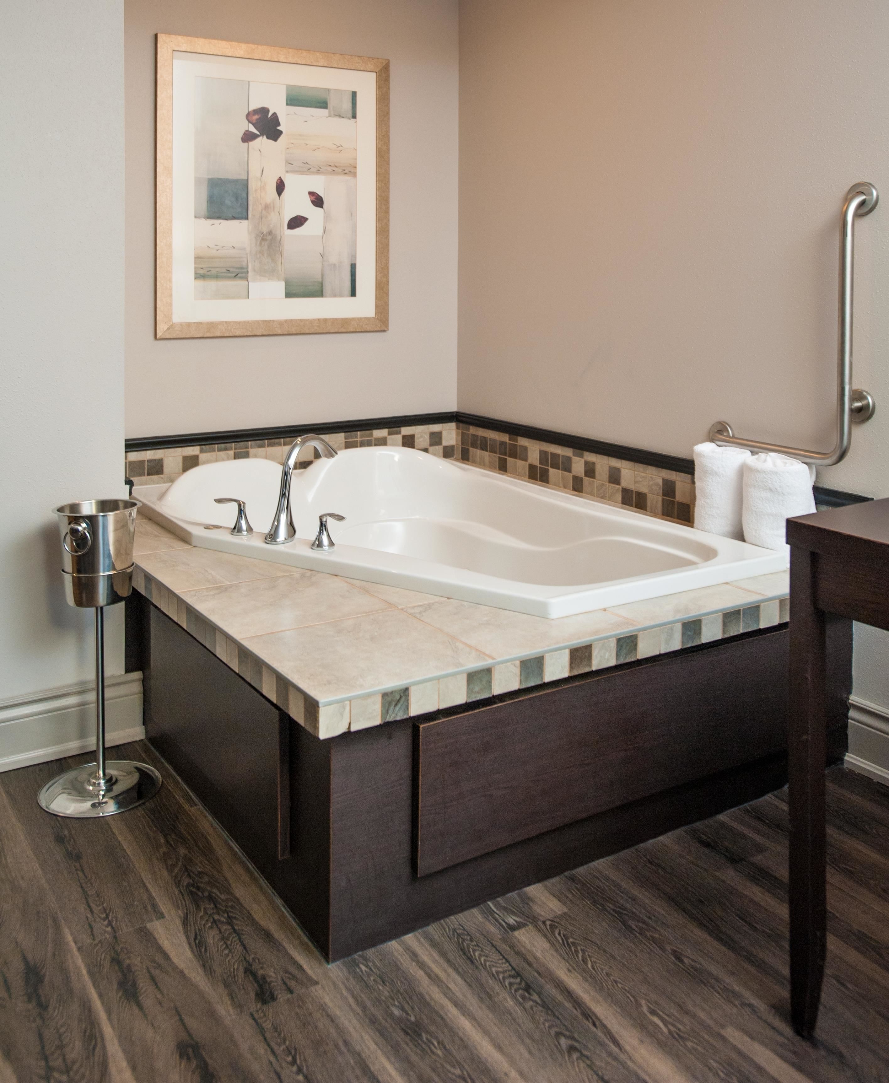 combined shower/bathtub, free toiletries, hair dryer, towels