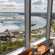 Oakes Hotel Overlooking the Falls