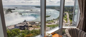 Oakes Hotel Overlooking the Falls