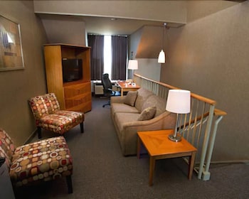 32-inch LCD TV with cable channels, TV at Oakes Hotel Overlooking the Falls