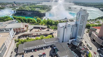 Hotel room view looking out at Oakes Hotel Overlooking the Falls
