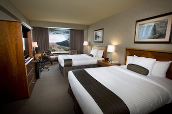Desk, blackout drapes, iron/ironing board, bed sheets at Oakes Hotel Overlooking the Falls