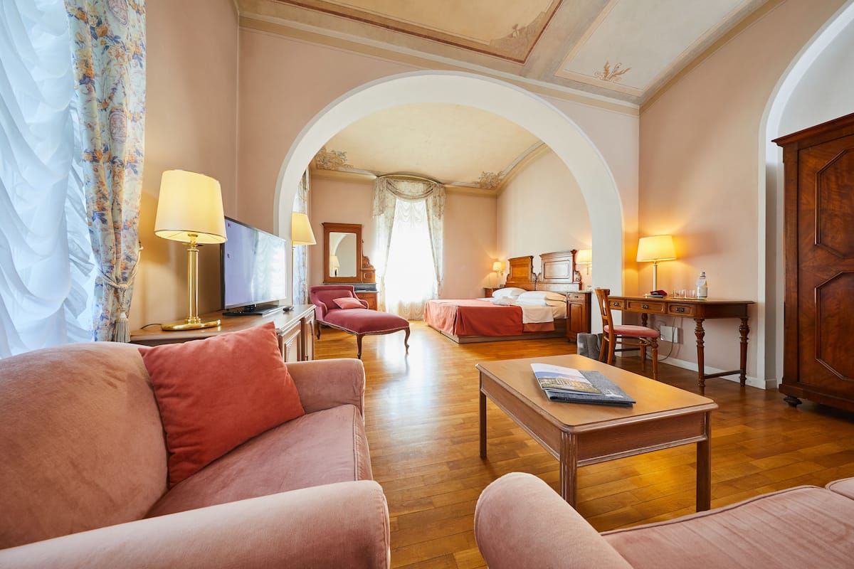 Junior Double or Twin Room | 1 bedroom, in-room safe, individually furnished, iron/ironing board
