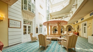 Lobby sitting area - Grand Hotel Imperial (Levico Terme)