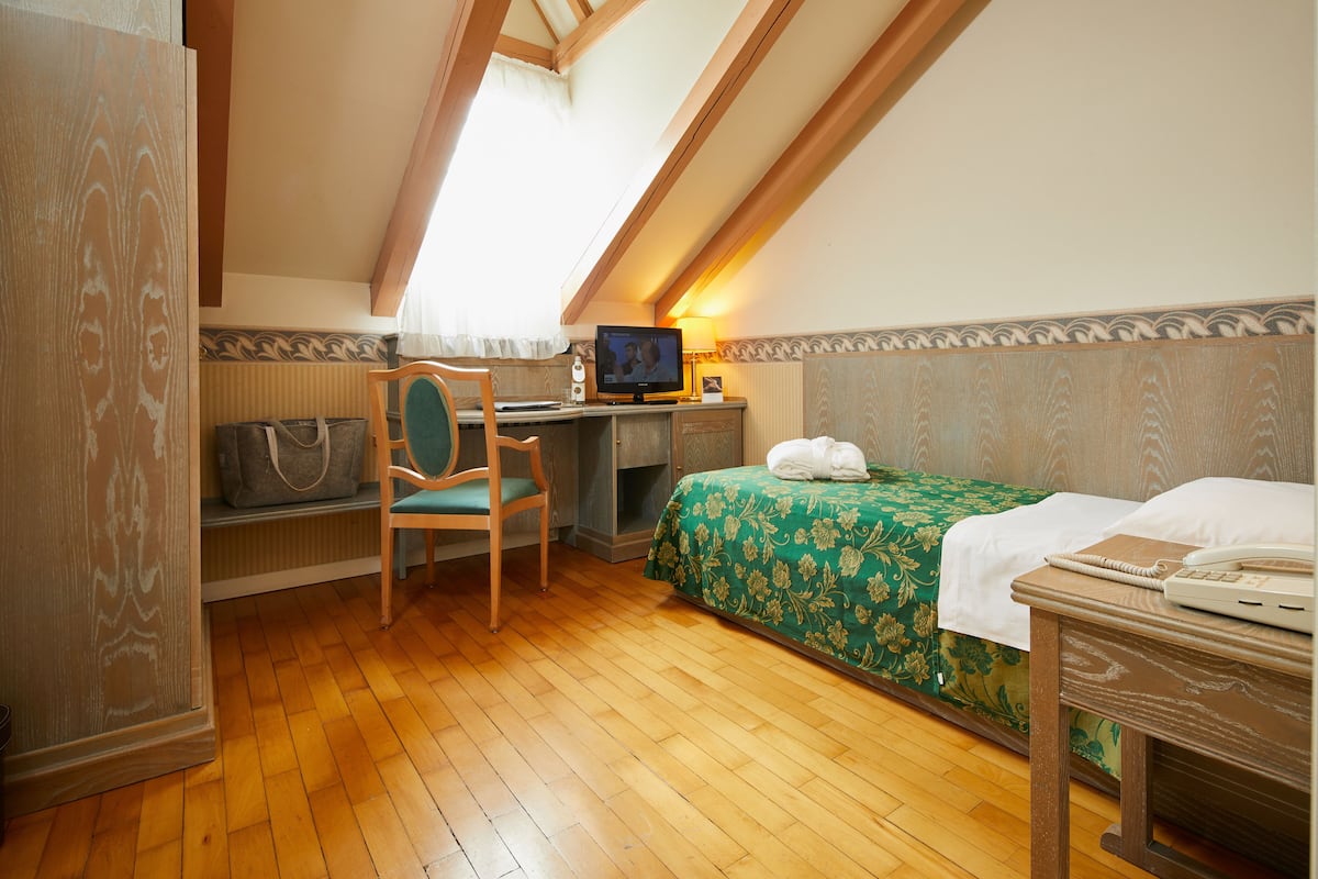 1 bedroom, in-room safe, individually furnished, iron/ironing board