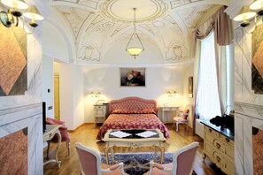 Suite | 1 chambre, coffre-fort, ameublement unique, fer et planche à repasser