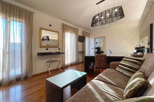 Diamond Junior Suite | Minibar, caja fuerte, escritorio y cortinas opacas