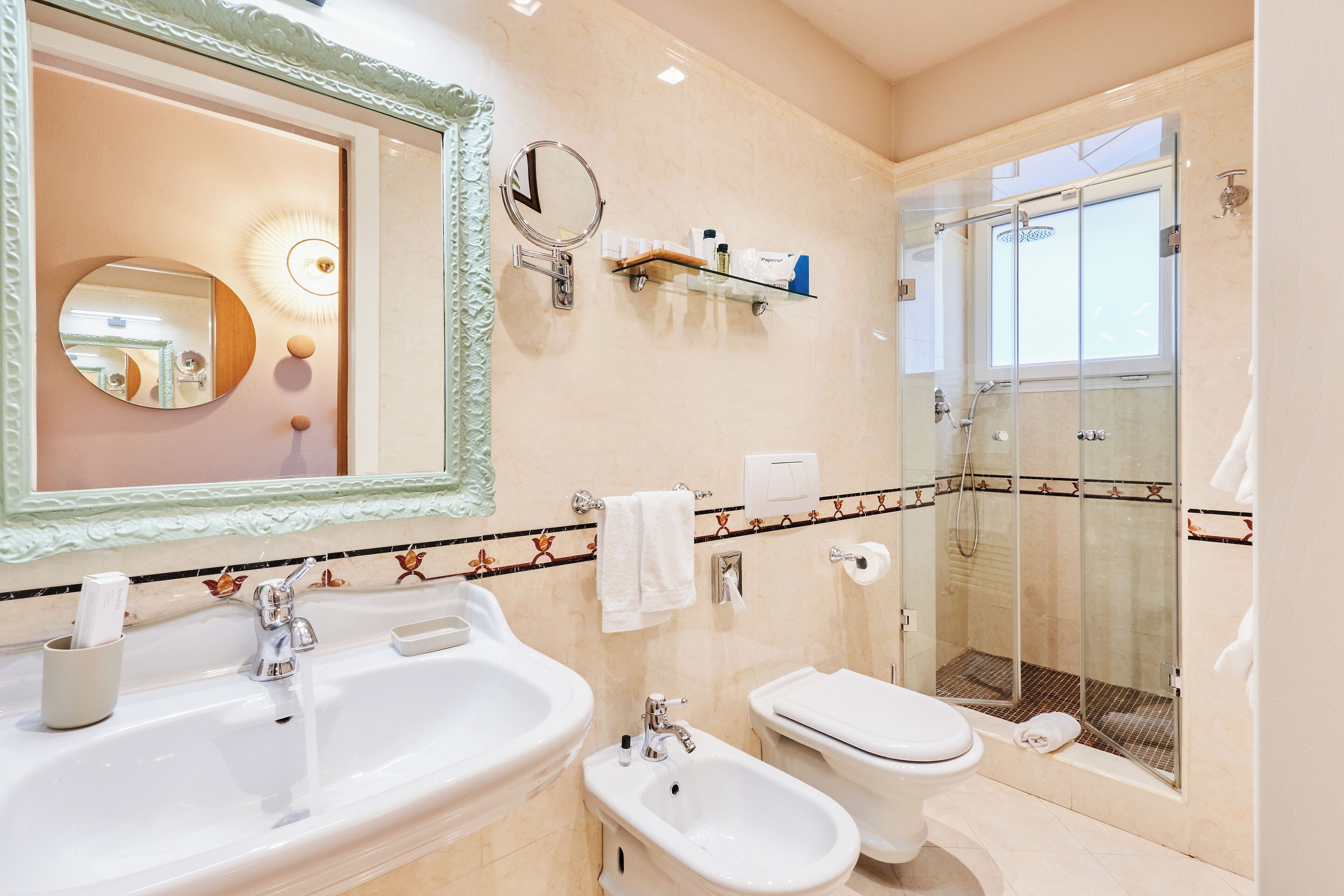 junior suite | bathroom | free toiletries, hair dryer, bidet, towels
