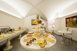 Dagelijks ontbijtbuffet (EUR 15 per persoon)