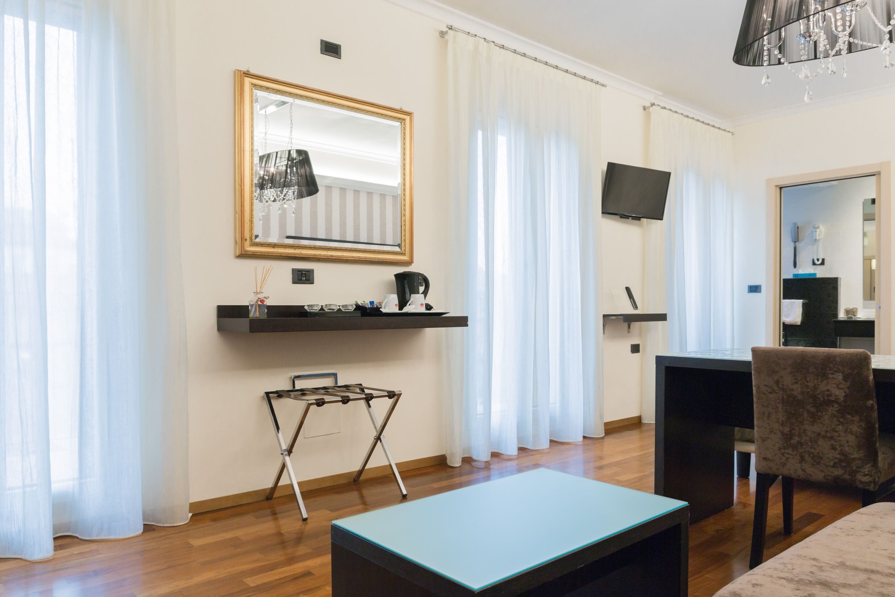 diamond junior suite | 1 bedroom, minibar, in-room safe, desk