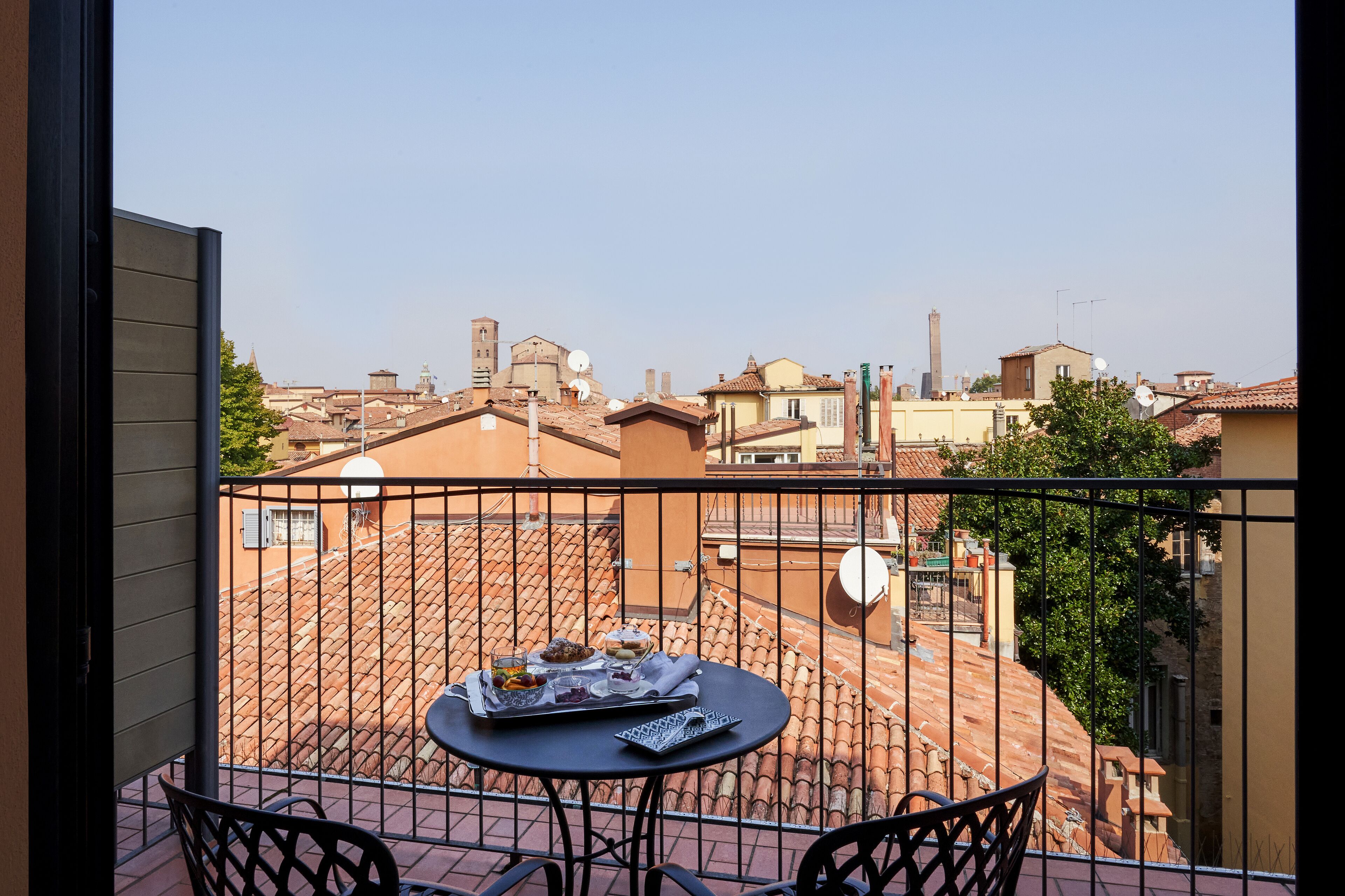 french bed con vista | 1 bedroom, minibar, in-room safe, desk