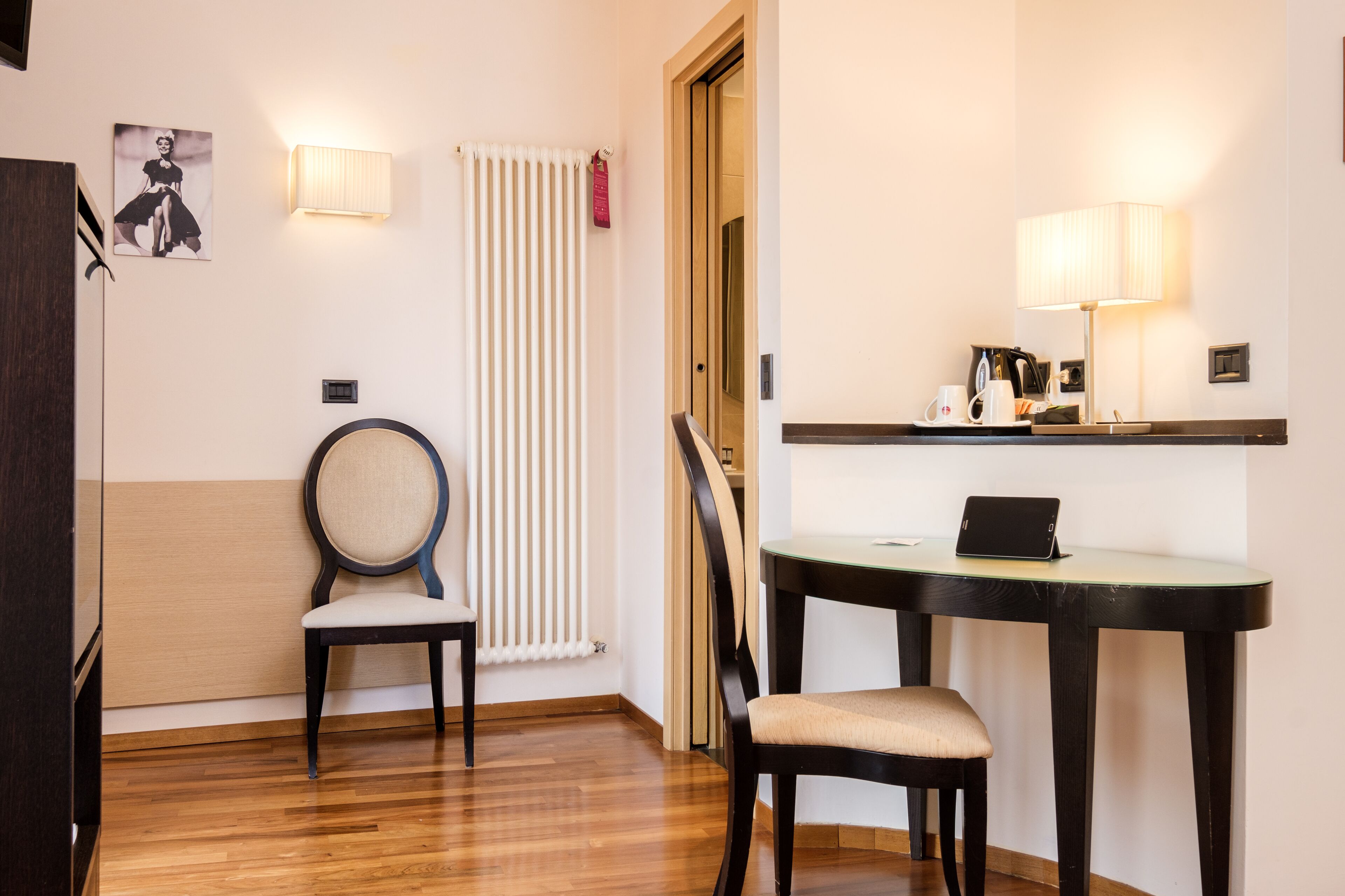 double room (gold) | 1 bedroom, minibar, in-room safe, desk