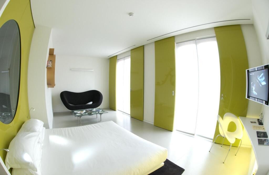 Premium bedding, in-room safe, individually decorated