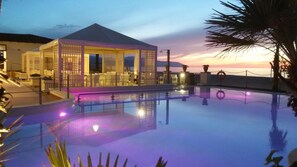 Outdoor pool, a rooftop pool, open 9:00 AM to 7:00 PM, pool loungers - Hotel Il Gabbiano Beach (Terme Vigliatore)
