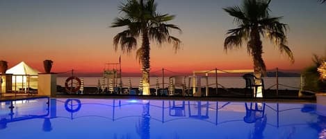 Outdoor pool, a rooftop pool, open 9:00 AM to 7:00 PM, sun loungers